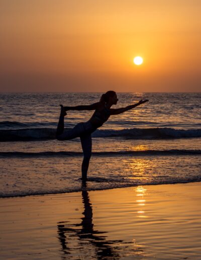 yoga namasstef au coucher de soleil